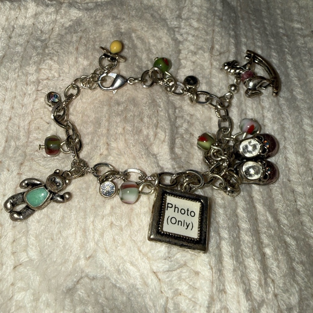 Avon “Mom’s Treasure” Charm Bracelet - Picture 6 of 6